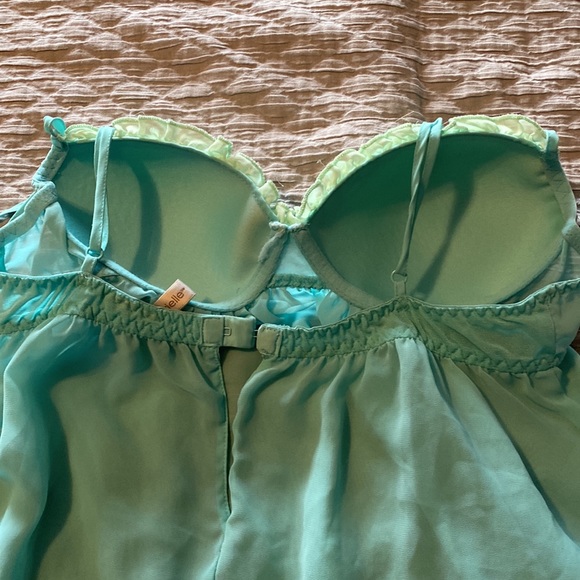 EUC Ambrielle Embroidered Mesh Babydoll - Picture 4 of 5